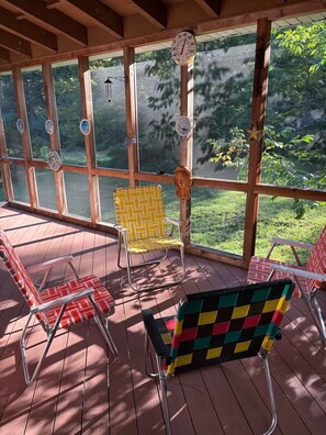 Terrace/patio - Spacious & Magical 6-Bedroom Woodstock Getaway on Large Private Property (Woodstock)