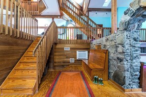Interior - Spacious & Magical 6-Bedroom Woodstock Getaway on Large Private Property (Woodstock)