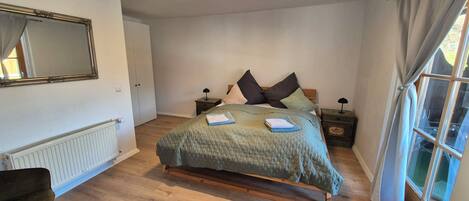 1 bedroom, travel crib, WiFi (free), bed sheets