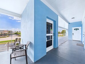 House, Accessible - Chic Loft Retreat Near Port Canaveral -unit 202 (Cape Canaveral)
