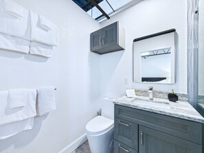 1 bedroom - Stylish Loft Minutes From Beach Port - Unit 204 (Cape Canaveral)