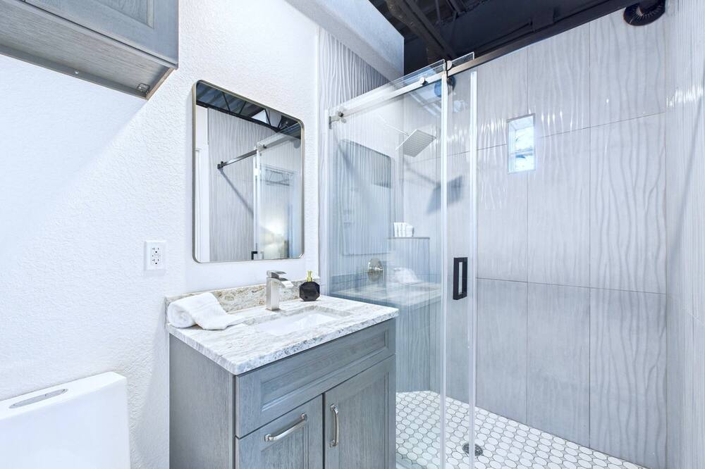 Stylish Loft Minutes From Beach Port - Unit 204 - Port Canaveral, FL