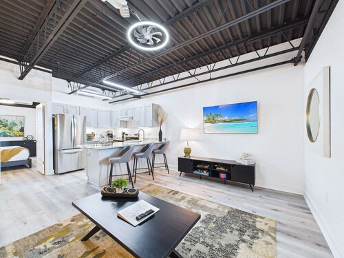 Sleek Coastal Loft Close to Port Beach -unit 205
