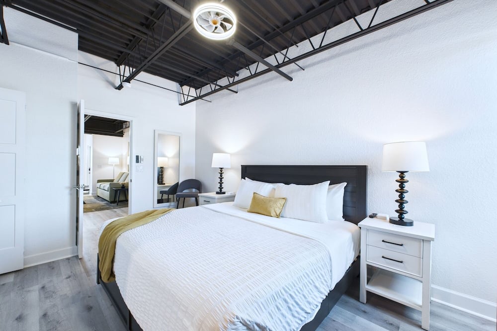 Minutes to Port Loft Near Dining Fun -unit 207