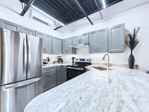 Room - Minutes to Port Loft Near Dining Fun -unit 207 (Cape Canaveral)