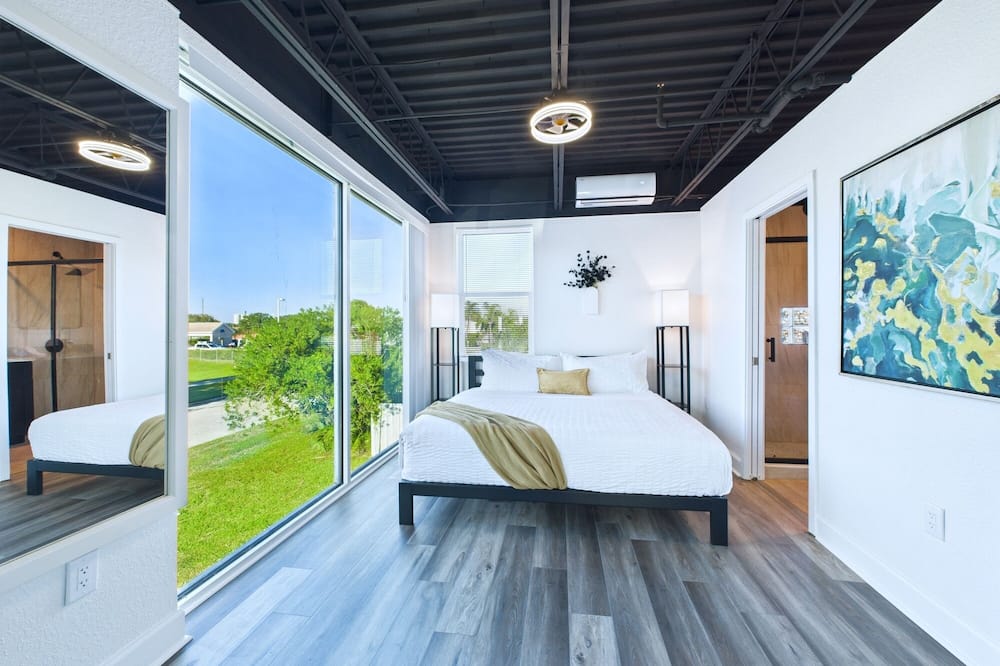 Rocket Launch View Loft Near Beach Port-unit 209