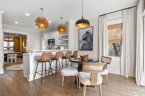 Dining - Downtown Wilmington | Walk to Riverwalk & Live Oak (Wilmington)