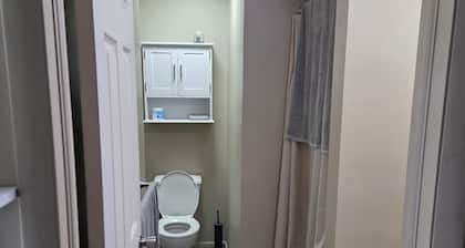 Cozy 1-bedroom apartment in pleasant Camanche with AC. On the Mississippi River