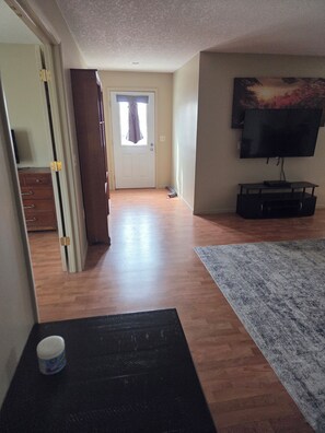 Interior - Cozy 1-bedroom apartment in pleasant Camanche with AC. On the Mississippi River (Camanche)