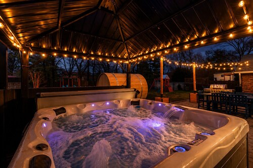 Pool, Hot Tub & Theater Luxury 5BR Terre Haute
