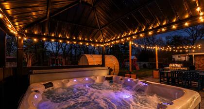 Pool, Hot Tub & Theater Luxury 5BR Terre Haute
