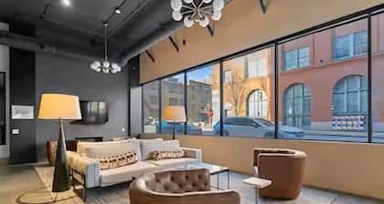 Busch Stadium Apt Free Parking: Gated Luxury