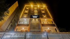 A multi-story building with a sign reading 'TOWNHOUSE.' - Single Room Madiwala Lake Park (Bengaluru)
