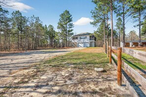 Property grounds - PRIVATE 15 Acre Equestrian Estate-HORSE ROOM AND BOARD INCLUDED (Windsor)