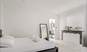 1 bedroom, iron/ironing board, WiFi, bed sheets - Ferreol Black & White (Marseille)