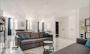 Living area - Ferreol Black & White (Marseille)