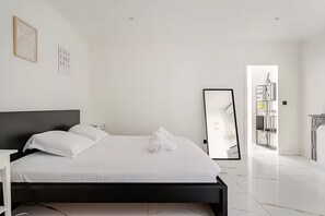 1 habitación, tabla de planchar con plancha, wifi y ropa de cama 