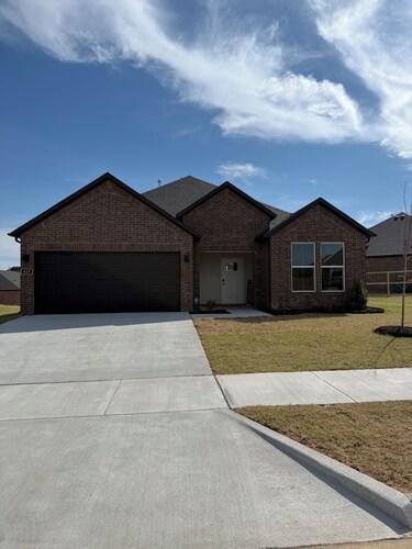 Newly Built 3B/2B home in Goose Creek Village 13 mins from UofA Campus