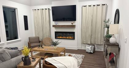 Newly Built 3B/2B home in Goose Creek Village 13 mins from UofA Campus