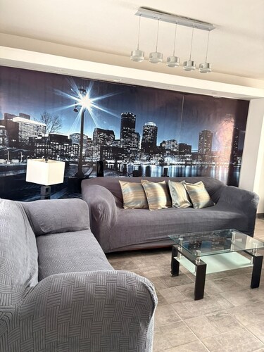 Comfortable and equipped house close to the consulate, 12 minutes away and international bridge.