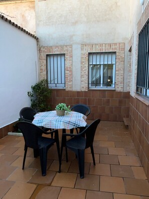 Outdoor dining - Casa Tía Mari El Robledo (El Robledo)