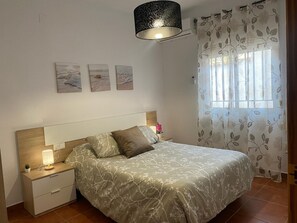 2 bedrooms, iron/ironing board, WiFi, bed sheets