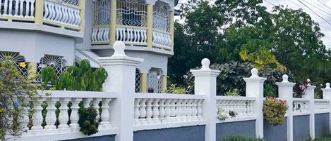 Enceinte de lâhĂ©bergement