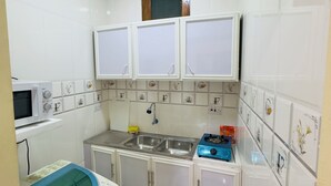 Tủ lạnh, lò vi sóng