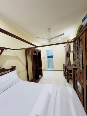 Room | Iron/ironing board, free WiFi - Manzoni resting home (Zanzibar Town)