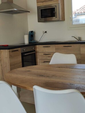 Private kitchen - Seasonal Rental South Gîte with PRIVATE pool & nature (Saint-Geniès-de-Malgoirès)