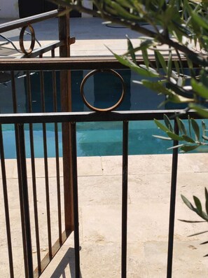 Property grounds - Seasonal Rental South Gîte with PRIVATE pool & nature (Saint-Geniès-de-Malgoirès)