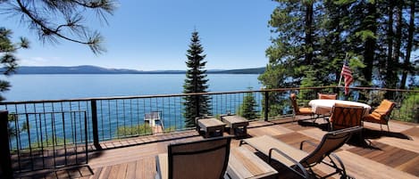 屋外ダイニングエリア