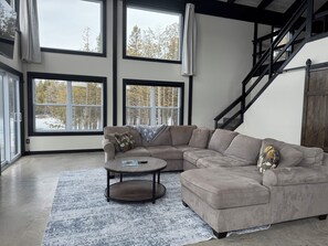 Living area - Drummond Island Hotel & Vacation Homes - Botsford Boathouse (Drummond)