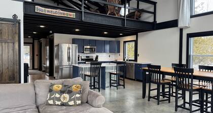 Drummond Island Hotel & Vacation Homes - Botsford Boathouse