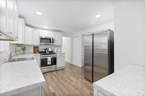 Coffee/tea maker, fridge, microwave, oven