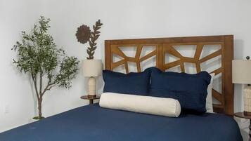5 bedrooms, desk, iron/ironing board, travel crib