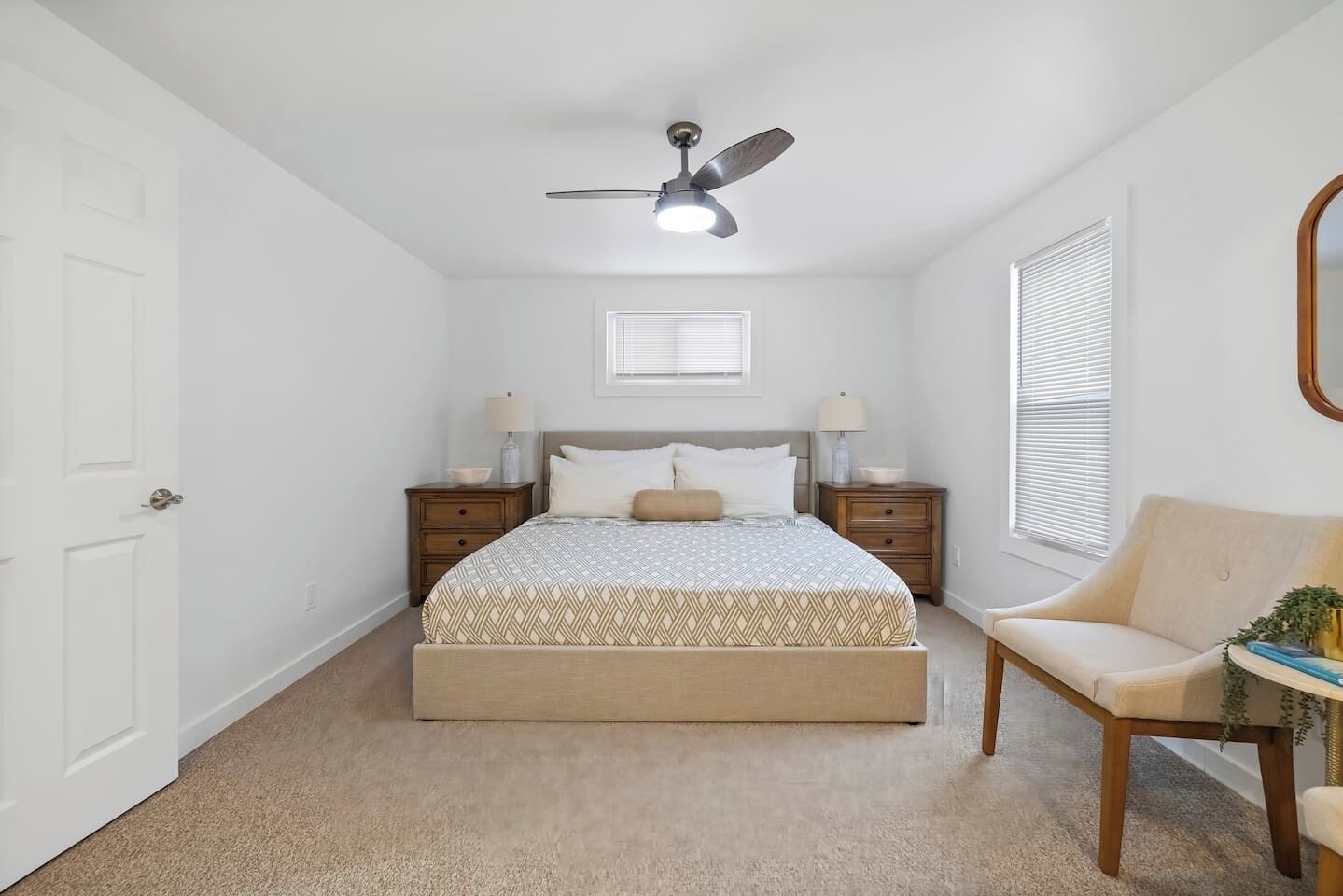 5 bedrooms, desk, iron/ironing board, travel crib
