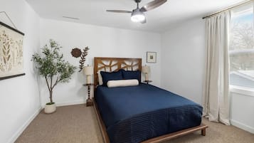5 bedrooms, desk, iron/ironing board, travel cot