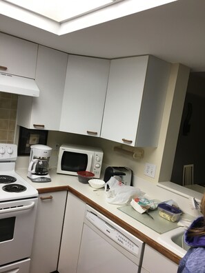 Private kitchen - 2-bedroom apartment in Seapointe Village (Wildwood Crest)