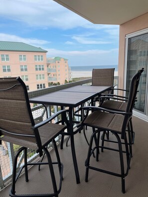 Outdoor dining - 2-bedroom apartment in Seapointe Village (Wildwood Crest)