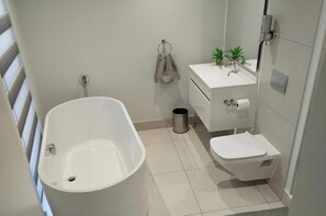 Towels, soap, toilet paper - Ellipse Waterfall ~ Power & Water Backup, Free WiFi, next to Mall of Africa (Midrand)