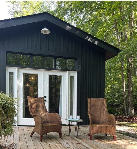 Full Moon Hollow. Open plan studio cabin in tranquil Renick as a perfect getaway