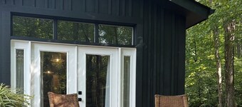 Full Moon Hollow. Open plan studio cabin in tranquil Renick as a perfect getaway