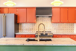 Private kitchen - Mid-Century Modern Derby Retreat in the Louisville Highlands on the Park. (Louisville)