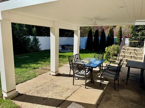 Outdoor dining - Cozy 2 BR Greenwich Apt. with easy access to NYC (Greenwich)