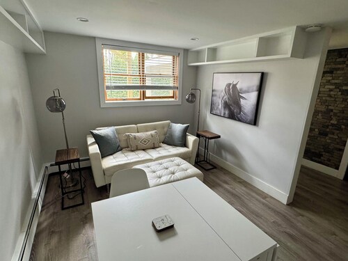 Cozy 2 BR Greenwich Apt. with easy access to NYC