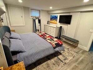 Room - Cozy 2 BR Greenwich Apt. with easy access to NYC (Greenwich)