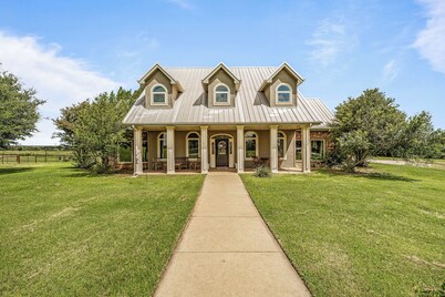 Crooked F Ranch - Sleeps 6, Horse Friendly, Located 2.6 Miles from 377 Arena