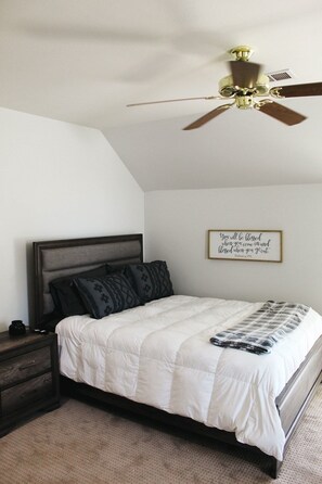 2 bedrooms, WiFi, bed sheets - Crooked F Ranch - Sleeps 6, Horse Friendly, Located 2.6 Miles from 377 Arena (Stephenville)