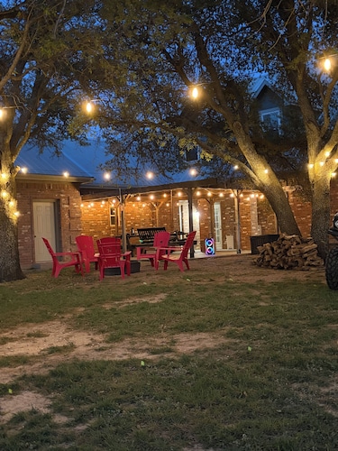 Crooked F Ranch - Sleeps 6, Horse Friendly, Located 2.6 Miles from 377 Arena